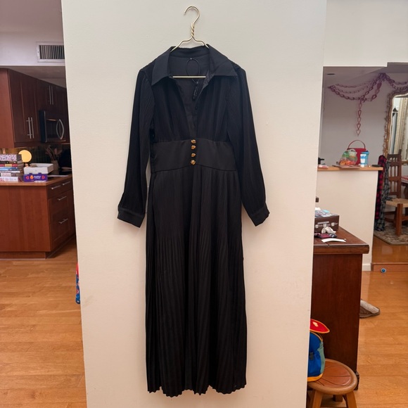 ✨ NWT Modesees Pleated Lapel Waist Long Sleeve Maxi Dress ✨ - Picture 2 of 5